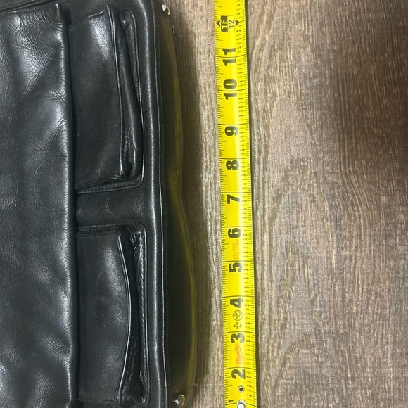 Danier MINT new as possible Black Leather Messenger/crossbody bag ultra soft - Picture 14 of 16